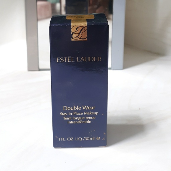 100% authentic Estee Lauder Double Wear Foundation - Picture 2 of 3